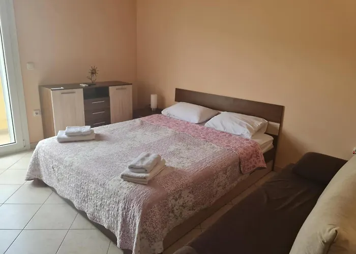 Giota's House-free Parking منزل للإقامة